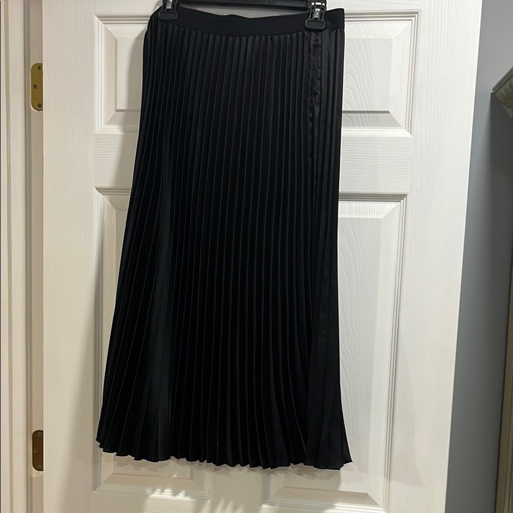 H&M Black A-Line Pleated Skirt